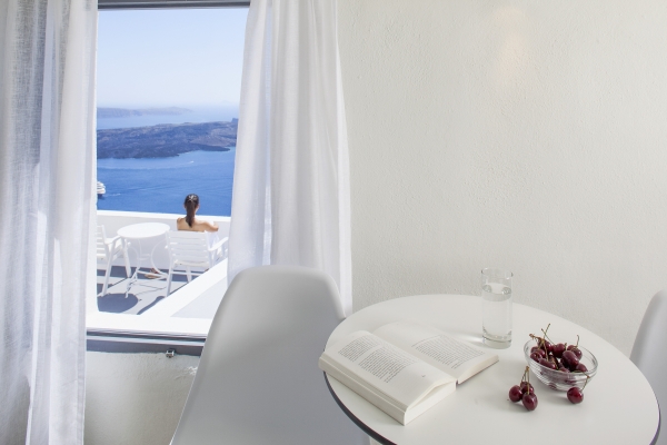 Hotel On The Rocks